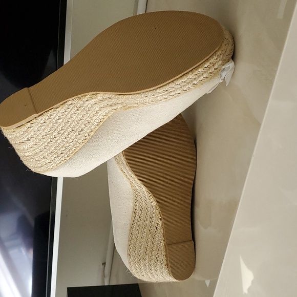 Brand New w/Tag Ardene Canvas Wedge Peep Toe Shoes - Picture 3 of 3